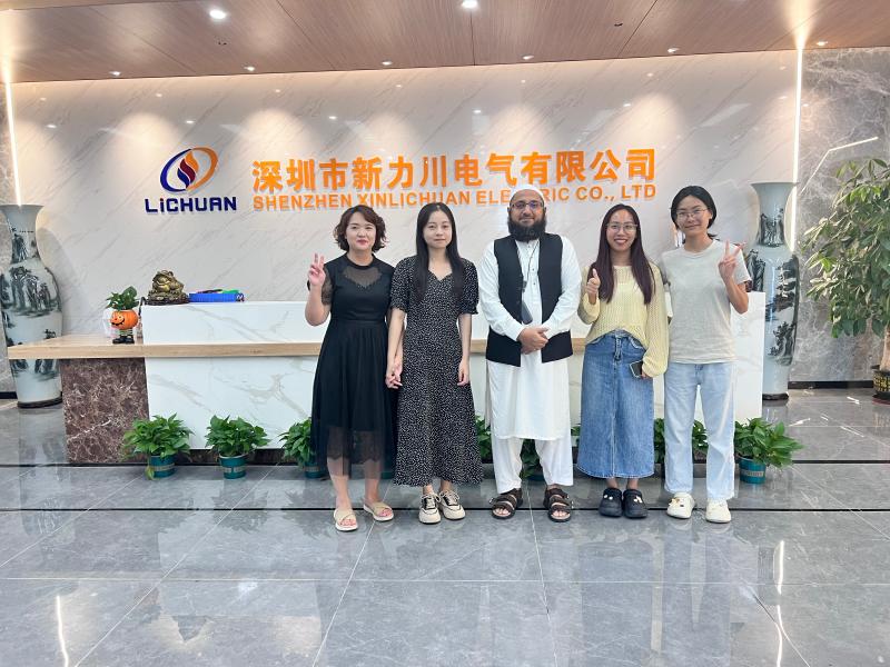 Lichuan salută cu căldură clienții pakistanezi să viziteze fabrica